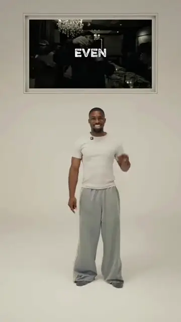 Un creator di moda uomo compone un outfit ispirato al video